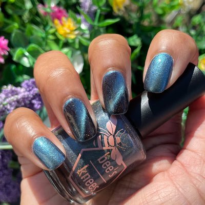 *PRE-ORDER* Bee's Knees Lacquer - Frozen Heart (Magnetic)