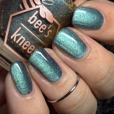 *PRE-ORDER* Bee's Knees Lacquer - Frozen Heart (Magnetic)
