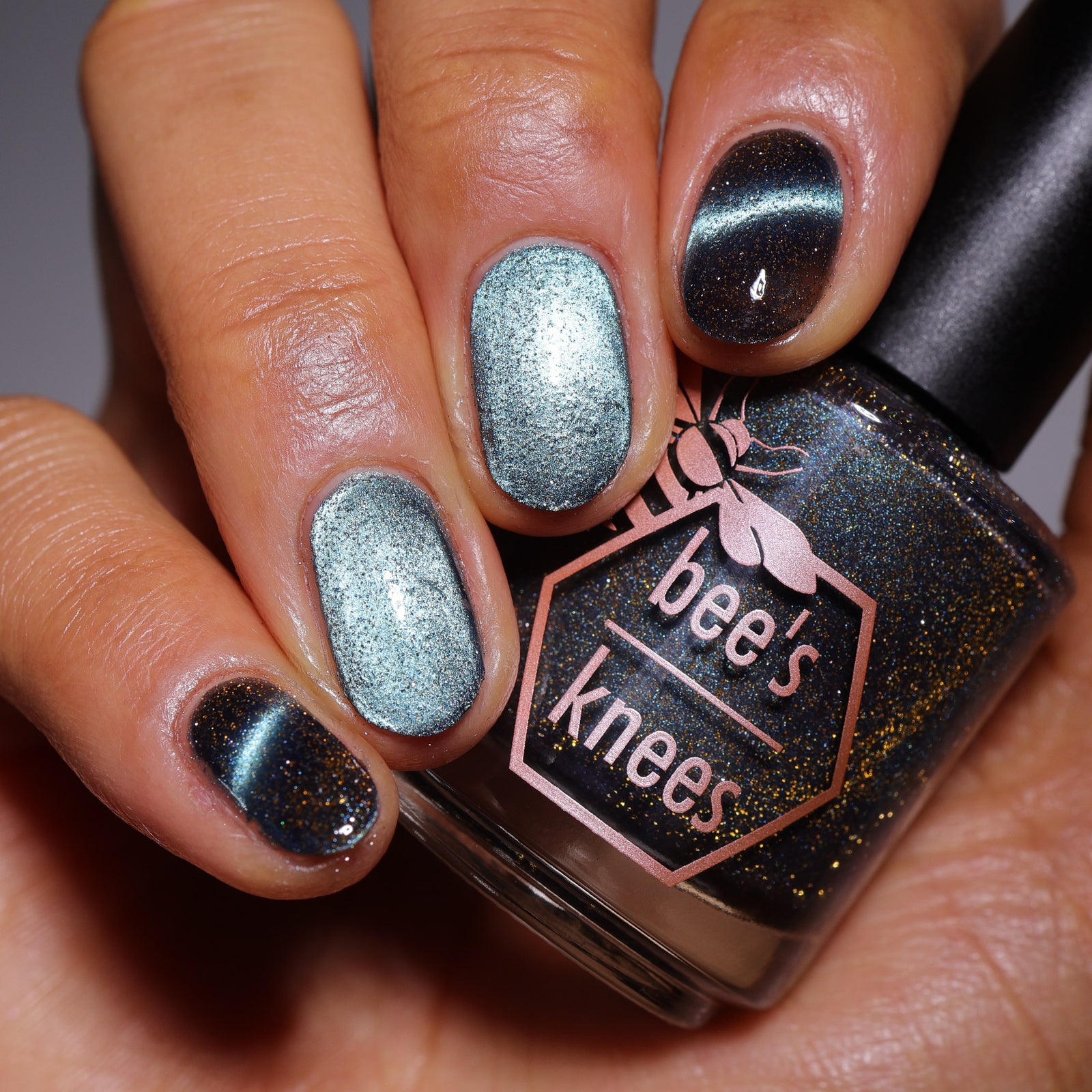 *PRE-ORDER* Bee's Knees Lacquer - Frozen Heart (Magnetic)
