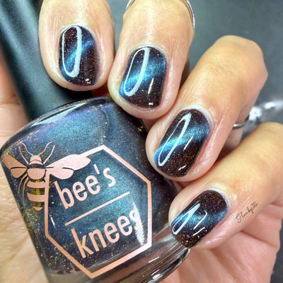 *PRE-ORDER* Bee's Knees Lacquer - Frozen Heart (Magnetic)