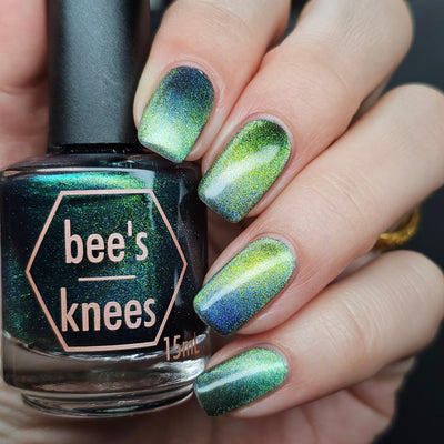 Bee's Knees Lacquer - Fake Dating (Magnetic)