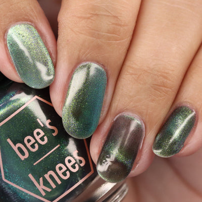 Bee's Knees Lacquer - Fake Dating (Magnetic)